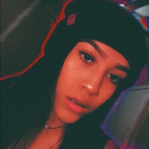 Meet your Posher, Edith